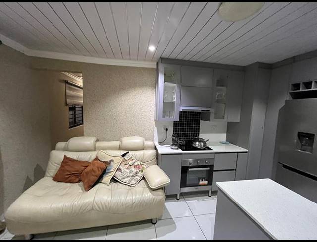 2 BEDROOM HOUSE FOR SALE IN LEFHERENG